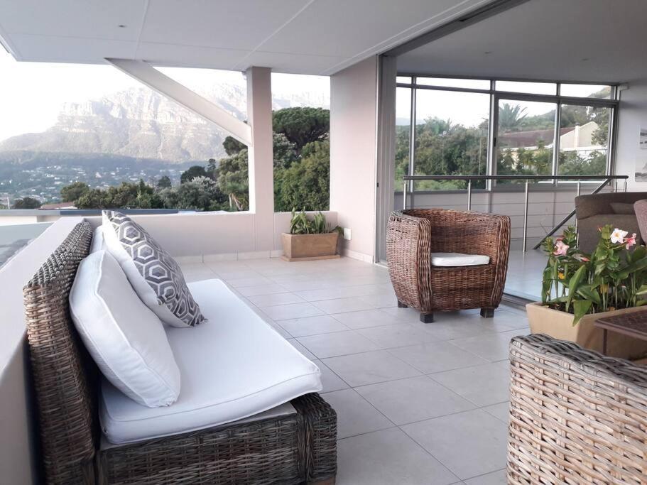 Luxury 12 Bed Villa, Amazing Views, Solar Power *