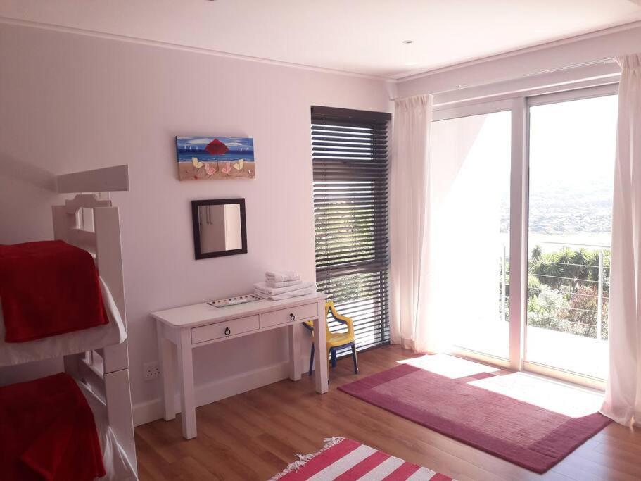 Luxury 12 Bed Villa, Amazing Views, Solar Power Villa Cape Town