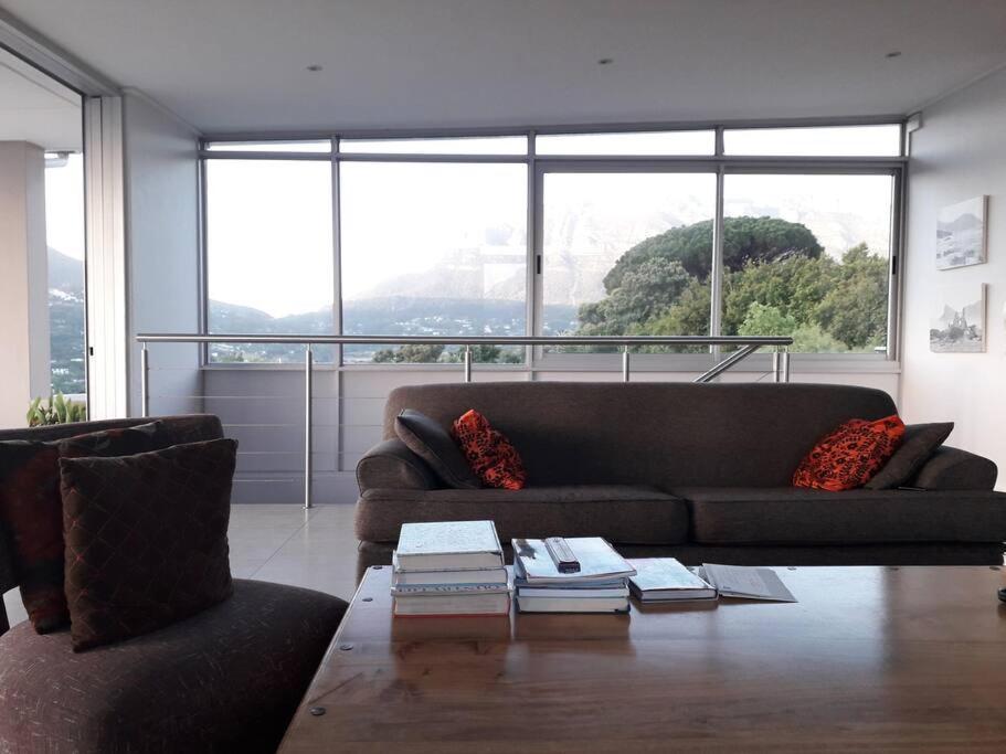 Luxury 12 Bed Villa, Amazing Views, Solar Power *
