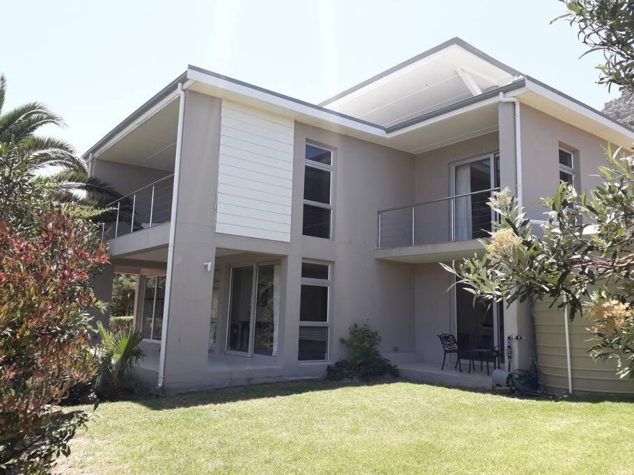 Luxury 12 Bed Villa, Amazing Views, Solar Power * Cape Town